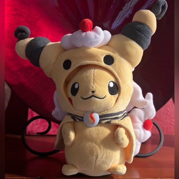 Pokemon Center Pikachu Mega Ampharos Poncho Plush Doll Gold Tag Chinese Edition - Picture 10 of 10